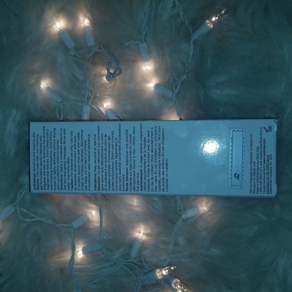 Neostrata Restore PHA Facial cleanser - Picture 4 of 4